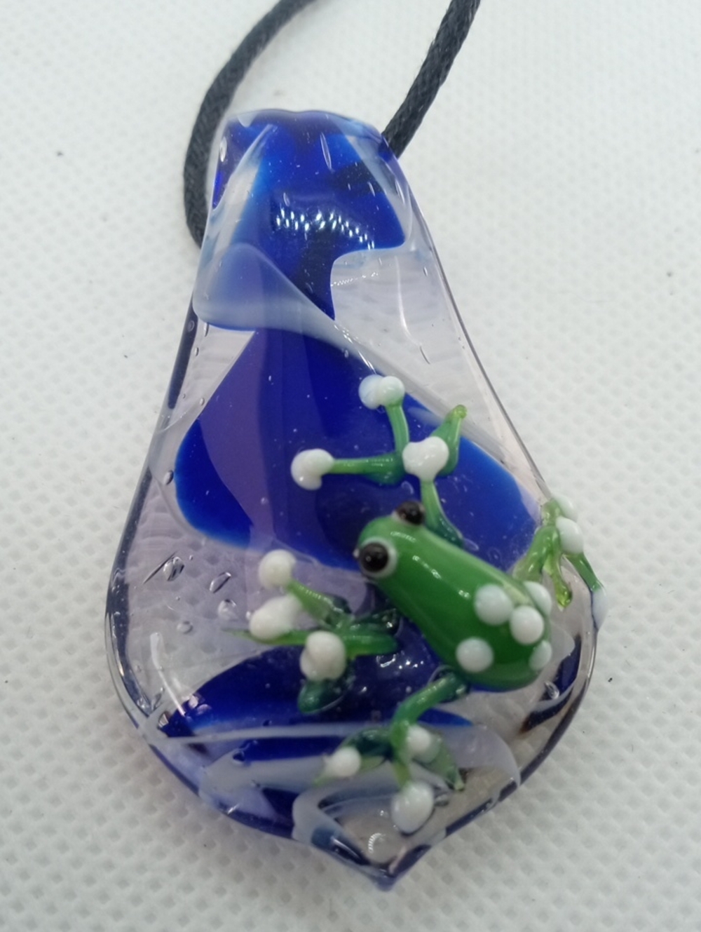 ARTISAN GLASS FROG ON A RAINDROP - Picture 8 of 10